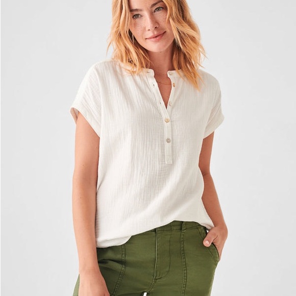 Faherty Tops - Faherty Gauzy Dream Cotton Desmond Short Sleeve Blouse Sz M 1/2 Button Up